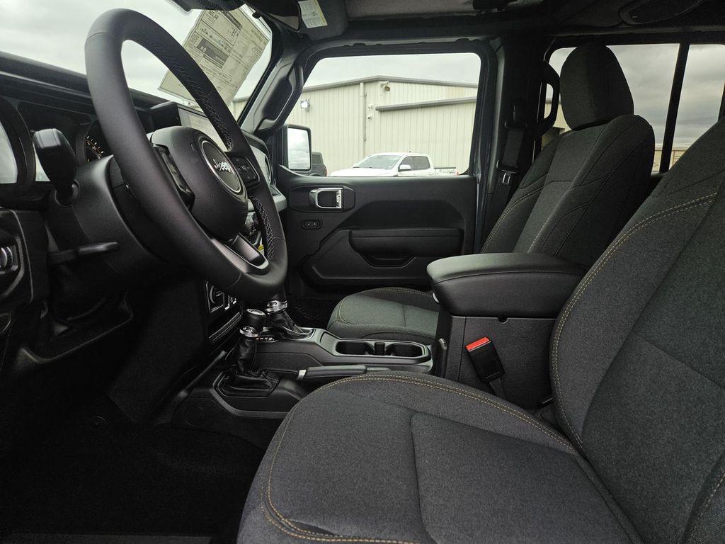 new 2025 Jeep Gladiator car, priced at $46,805