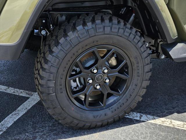 new 2025 Jeep Gladiator car, priced at $45,794