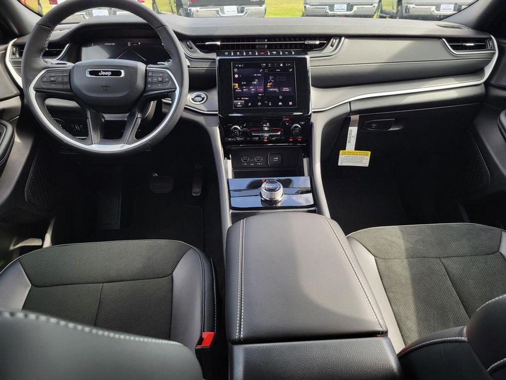 new 2025 Jeep Grand Cherokee car, priced at $41,475