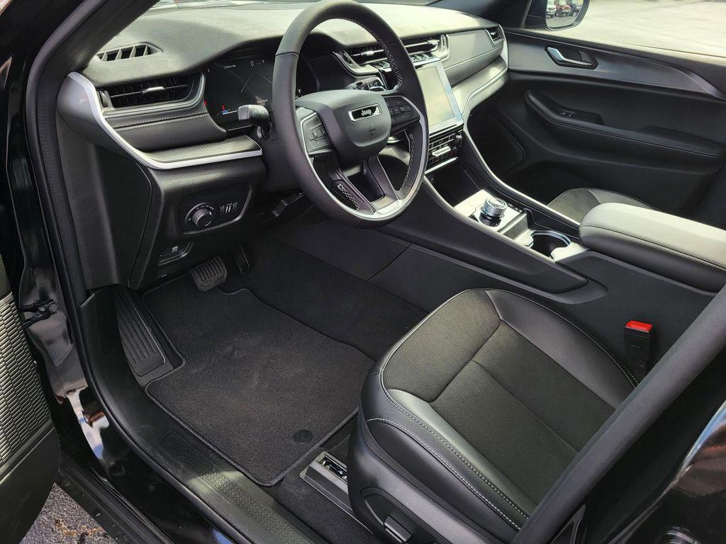 new 2025 Jeep Grand Cherokee car, priced at $41,475