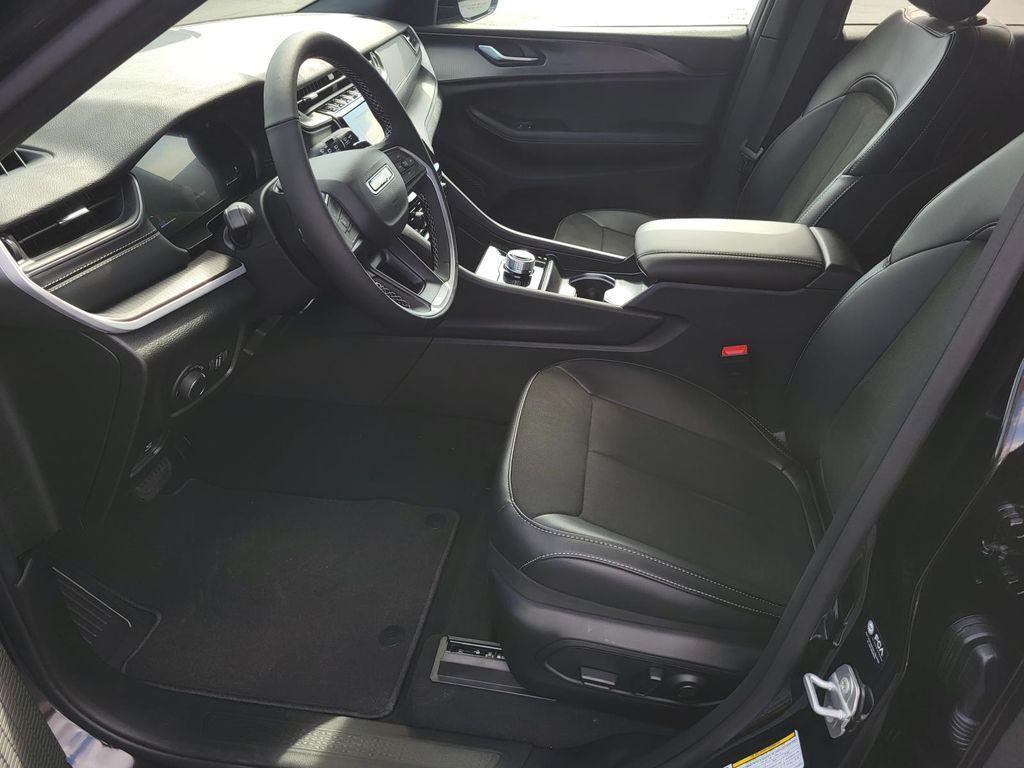 new 2025 Jeep Grand Cherokee car, priced at $41,475