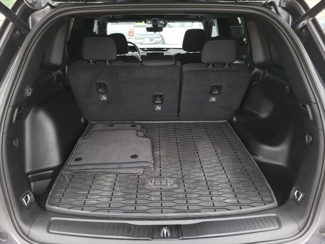 used 2025 Jeep Grand Cherokee car, priced at $35,995