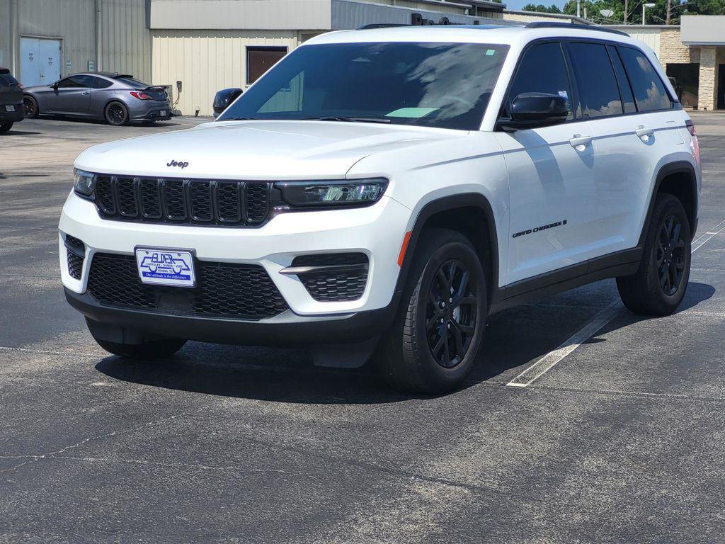 used 2024 Jeep Grand Cherokee car, priced at $32,995