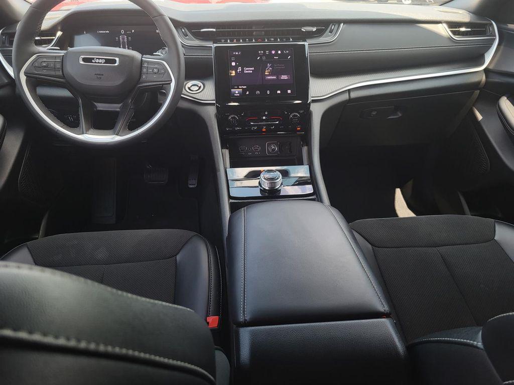 used 2024 Jeep Grand Cherokee car, priced at $32,995