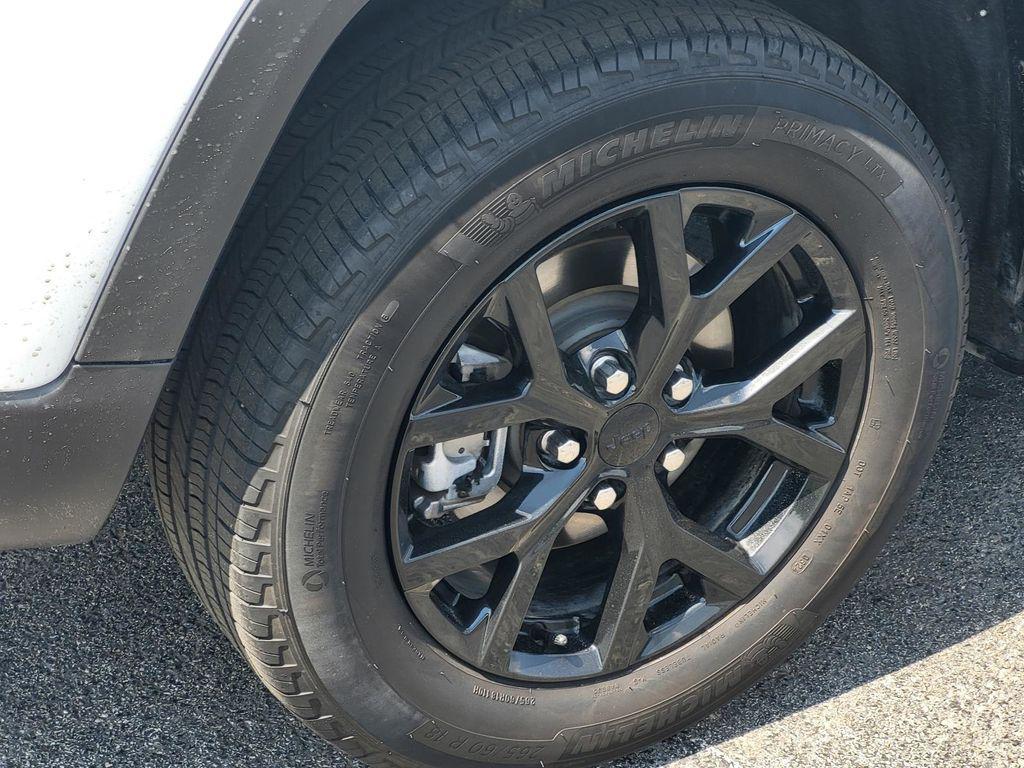 used 2024 Jeep Grand Cherokee car, priced at $32,995