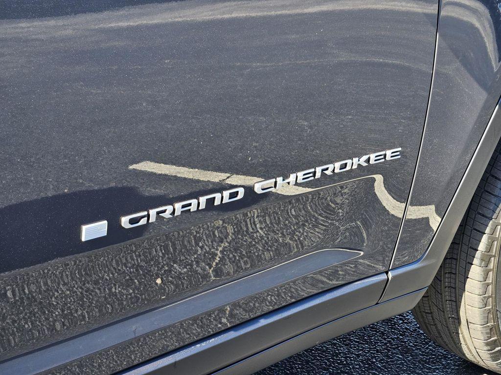 new 2025 Jeep Grand Cherokee car, priced at $40,125