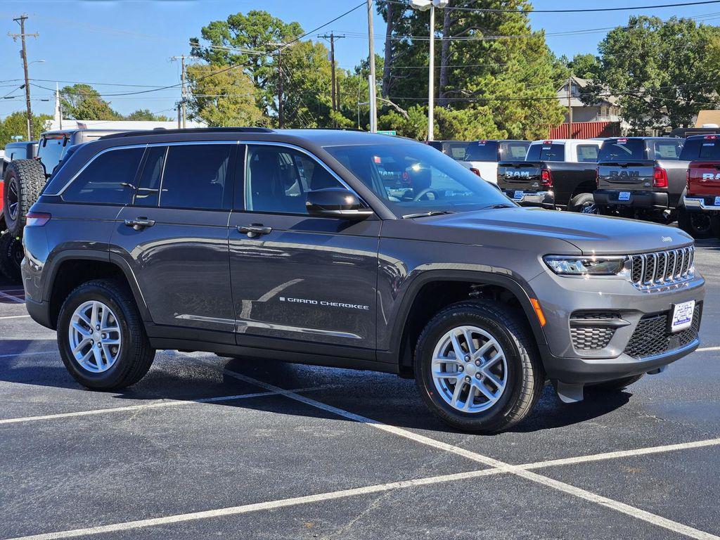 new 2025 Jeep Grand Cherokee car, priced at $40,125