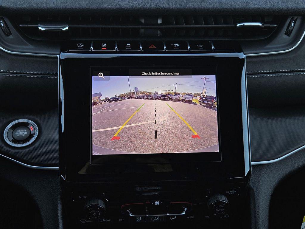 new 2025 Jeep Grand Cherokee car, priced at $40,125