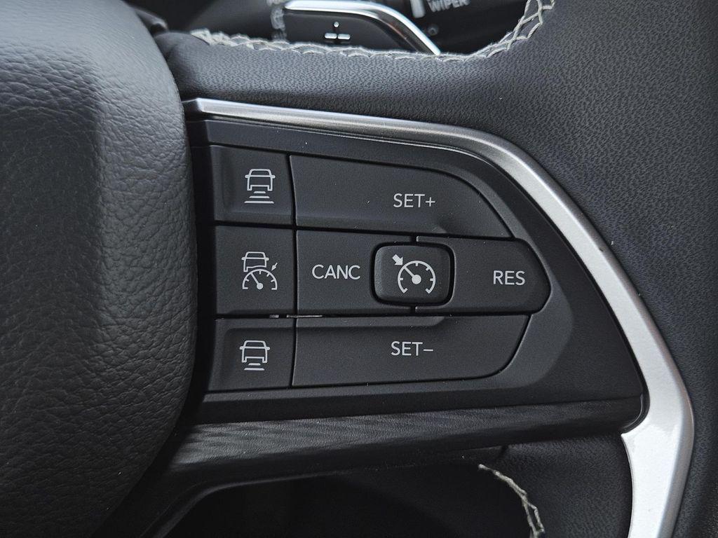 new 2025 Jeep Grand Cherokee car, priced at $40,125