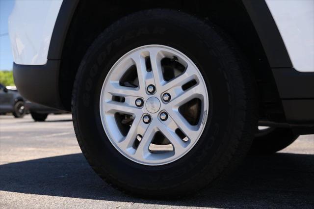 used 2024 Jeep Grand Cherokee car, priced at $32,995