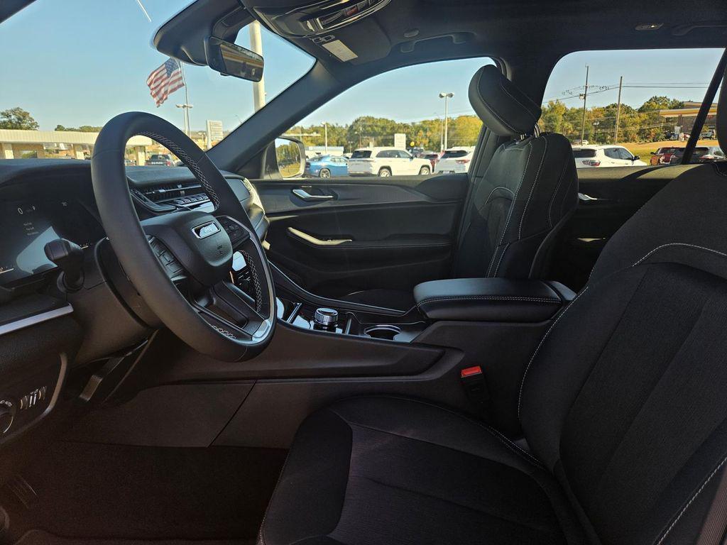 new 2025 Jeep Grand Cherokee car, priced at $39,530