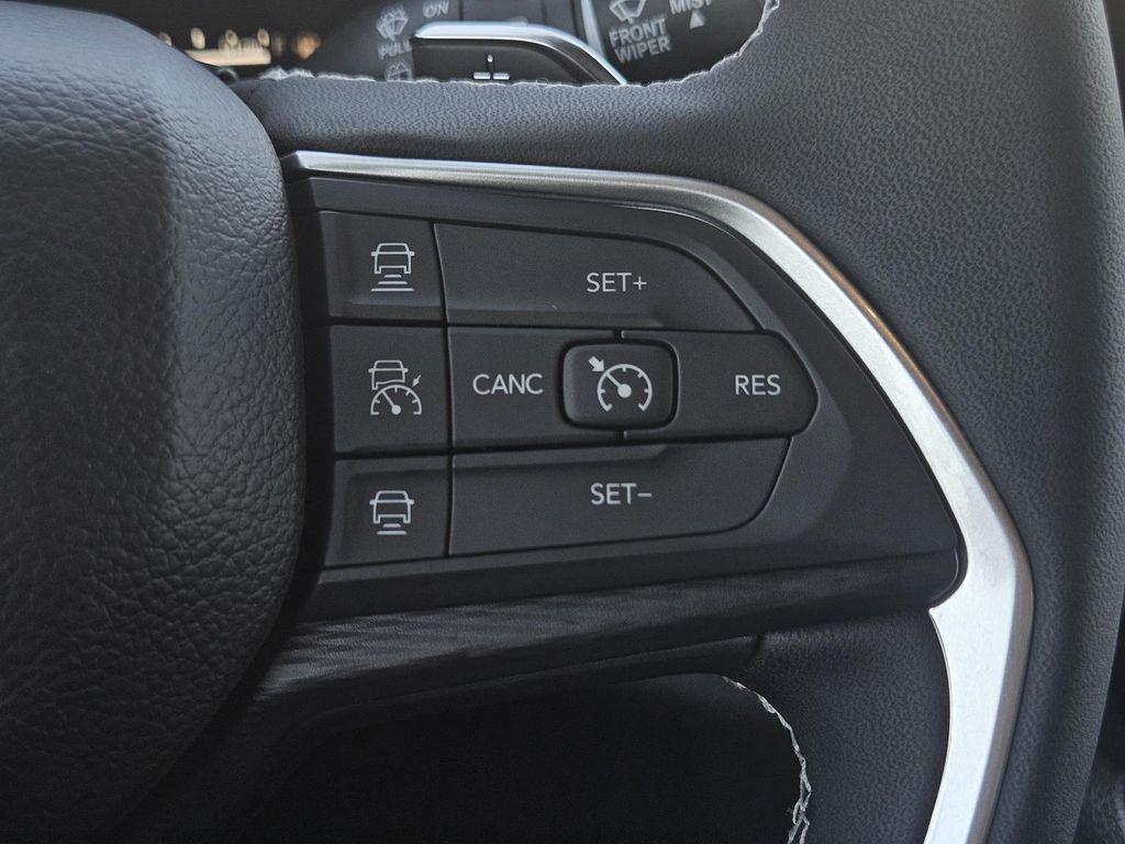 new 2025 Jeep Grand Cherokee car, priced at $39,530