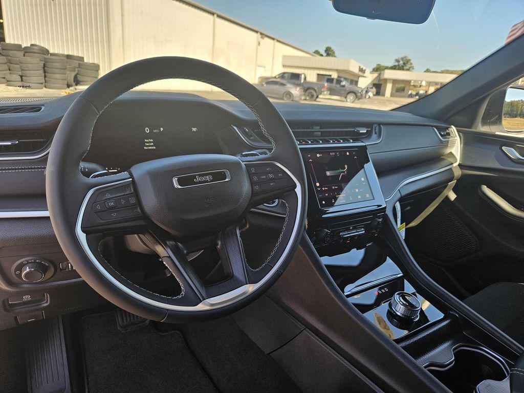 new 2025 Jeep Grand Cherokee car, priced at $39,530