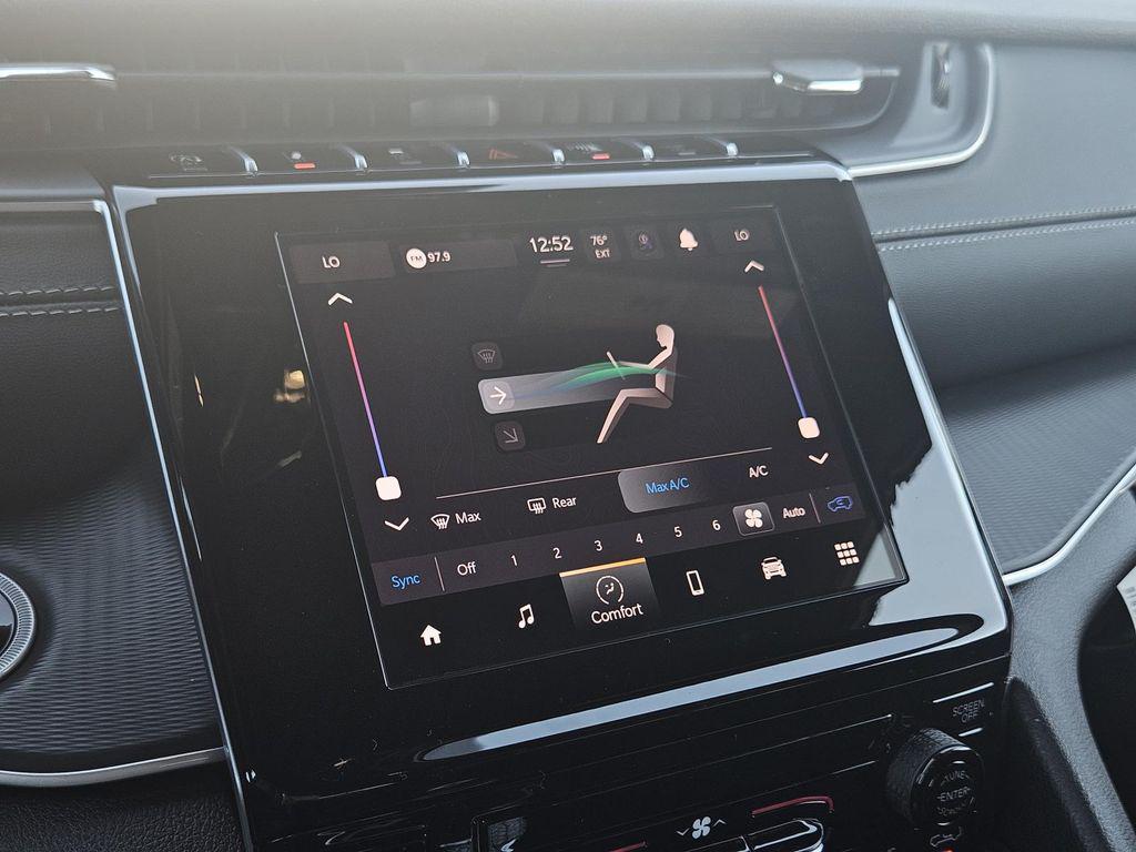 new 2025 Jeep Grand Cherokee car, priced at $39,530