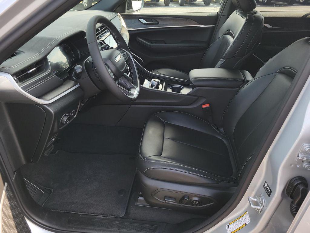 new 2025 Jeep Grand Cherokee car, priced at $49,530