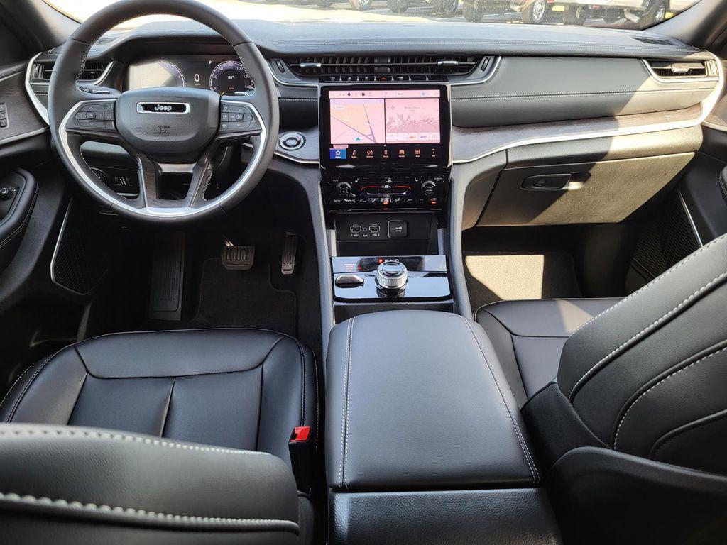 new 2025 Jeep Grand Cherokee car, priced at $49,530