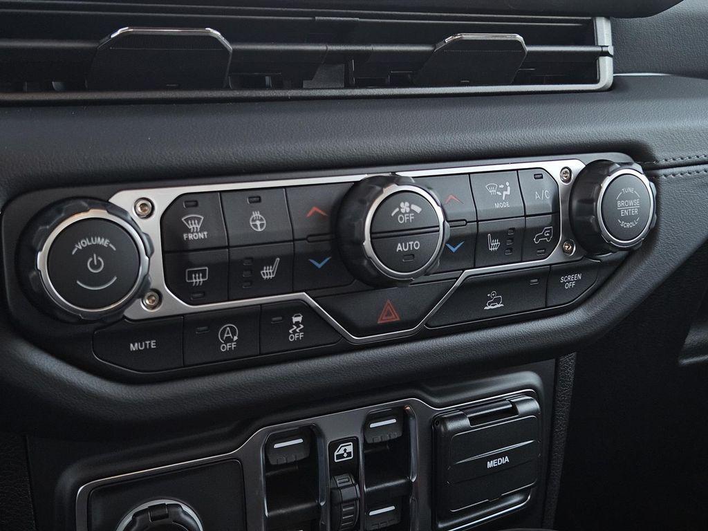 new 2025 Jeep Gladiator car, priced at $47,160