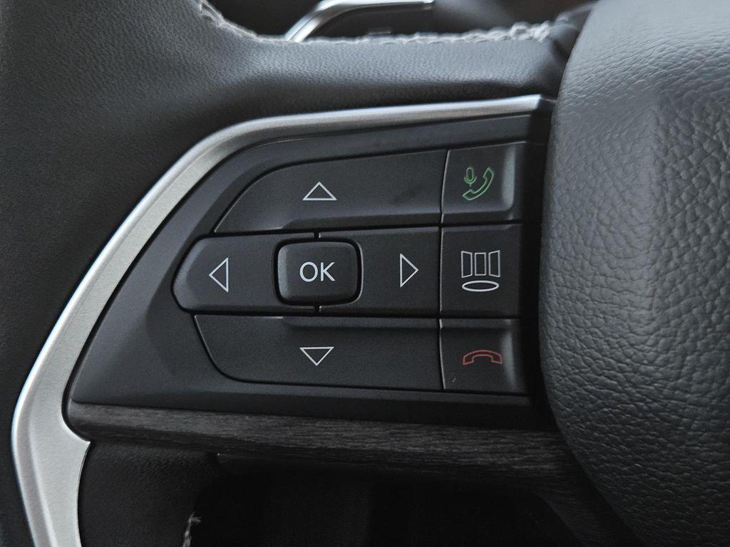 new 2025 Jeep Grand Cherokee car, priced at $46,970