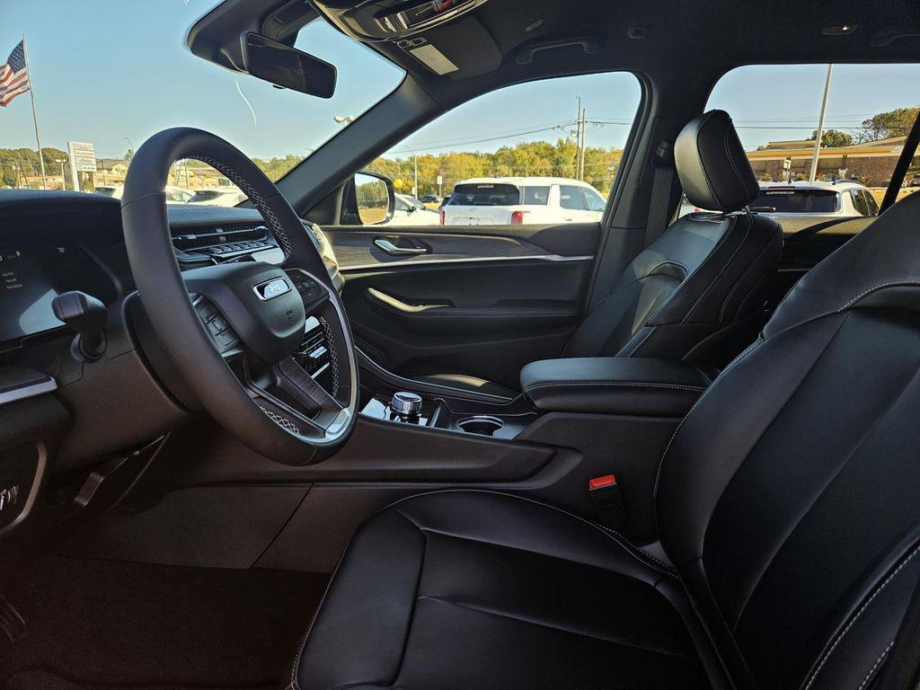 new 2025 Jeep Grand Cherokee car, priced at $46,970