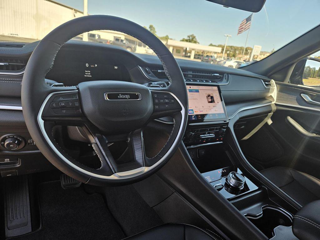 new 2025 Jeep Grand Cherokee car, priced at $46,970