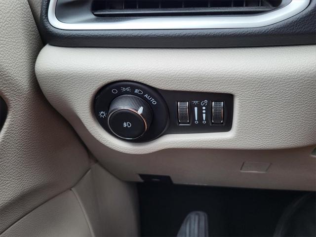 used 2023 Chrysler Pacifica car, priced at $25,995