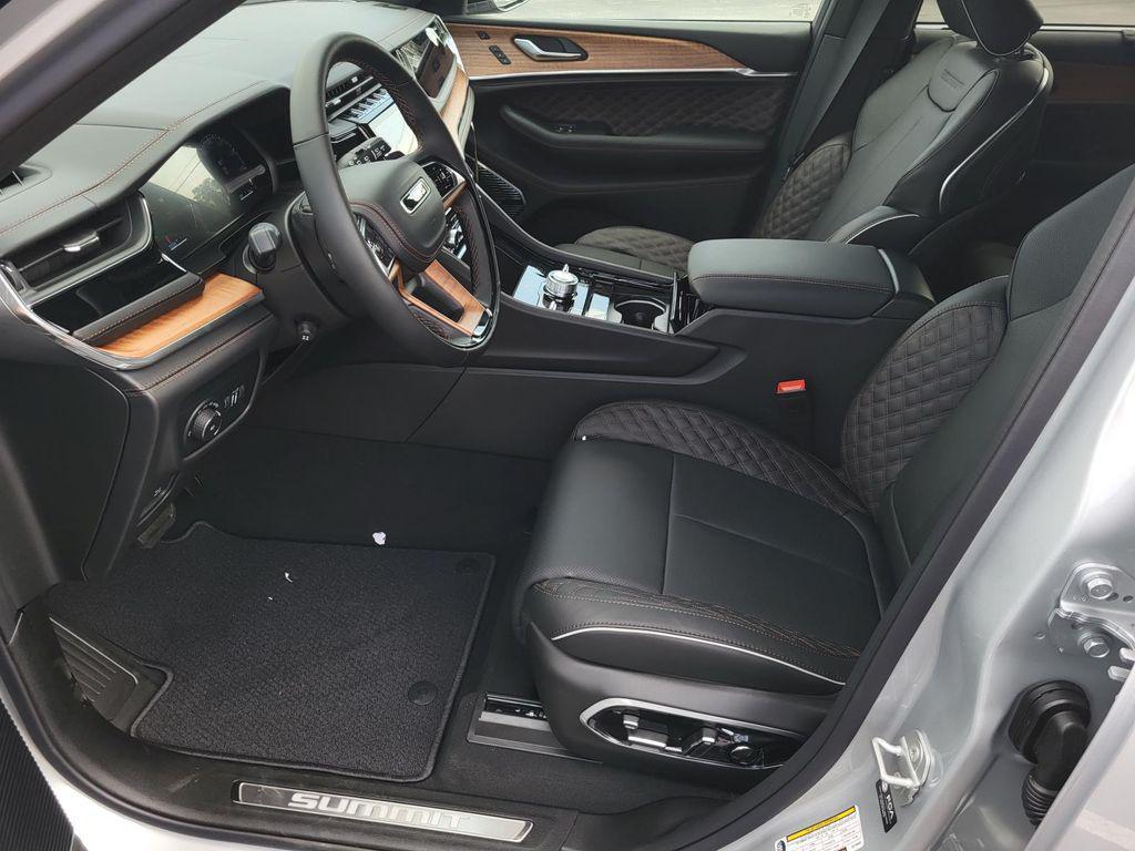 new 2025 Jeep Grand Cherokee L car, priced at $70,925