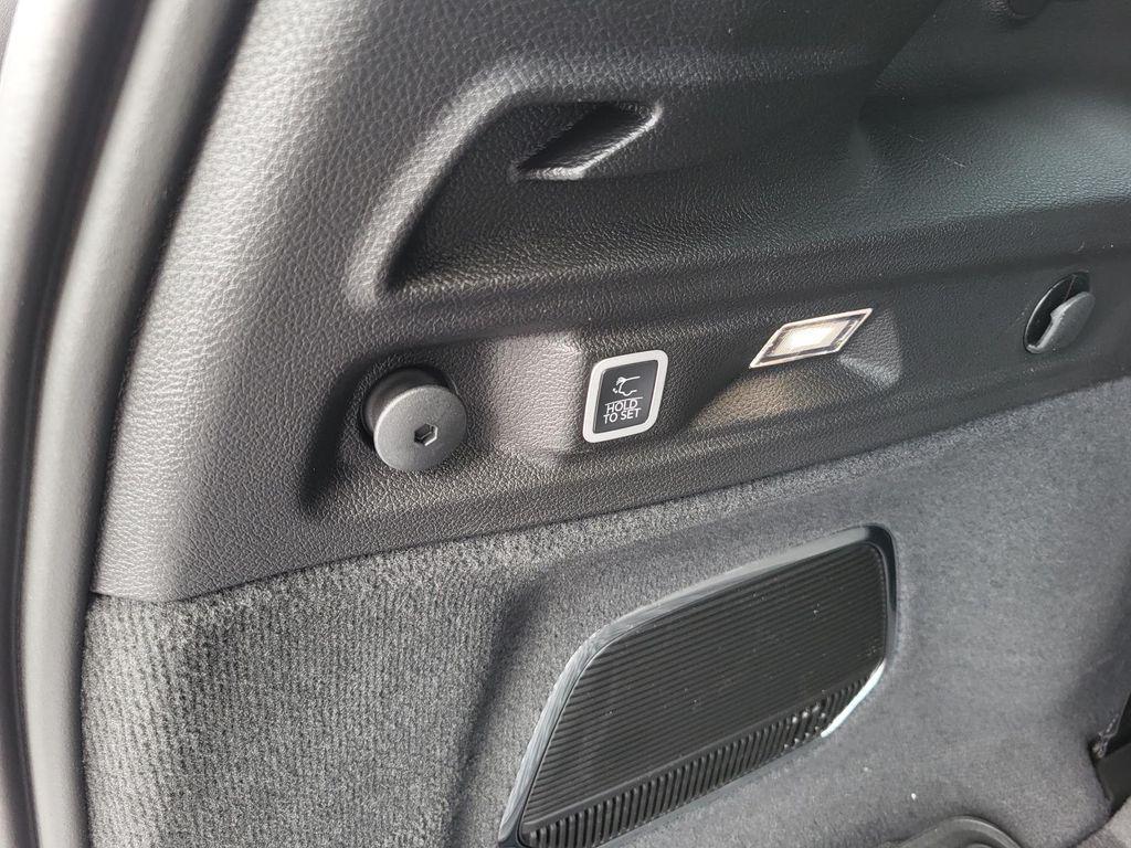 new 2025 Jeep Grand Cherokee L car, priced at $70,925