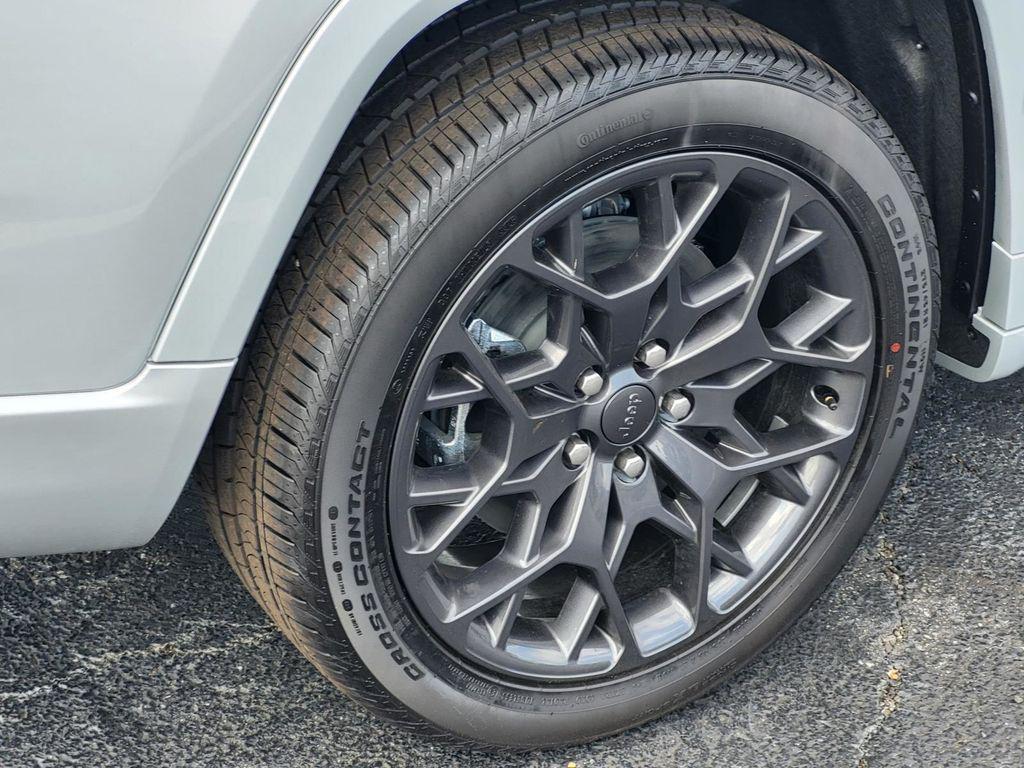 new 2025 Jeep Grand Cherokee L car, priced at $70,925