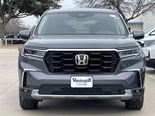 new 2025 Honda Pilot car, priced at $48,950