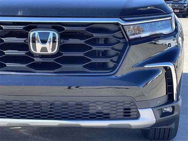 new 2025 Honda Pilot car, priced at $44,895