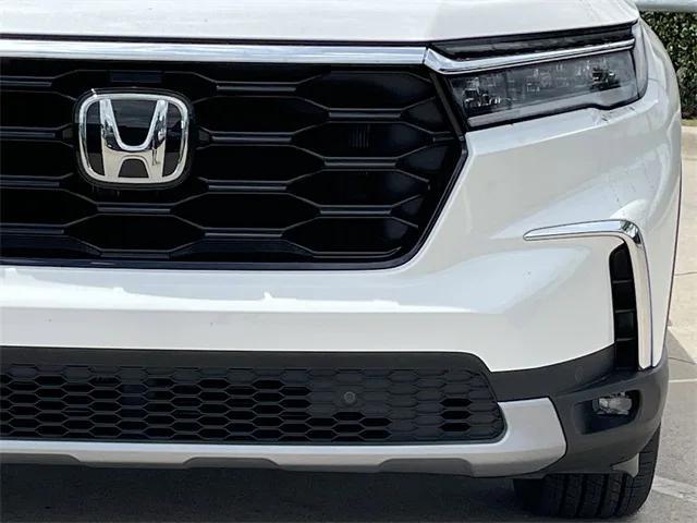 new 2025 Honda Pilot car, priced at $51,539