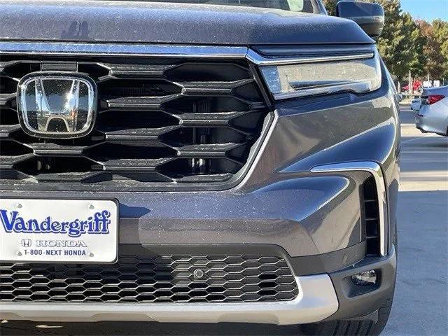 new 2025 Honda Pilot car, priced at $44,950