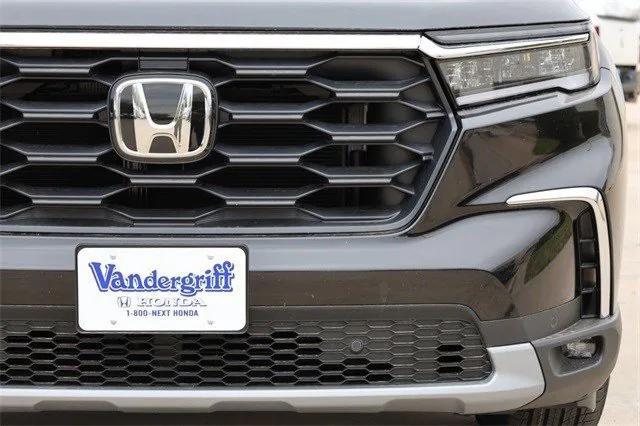 new 2025 Honda Pilot car, priced at $44,950