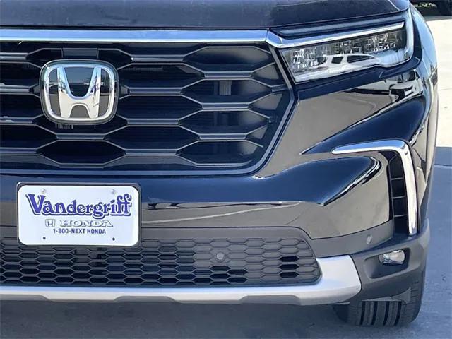 new 2025 Honda Pilot car, priced at $45,680