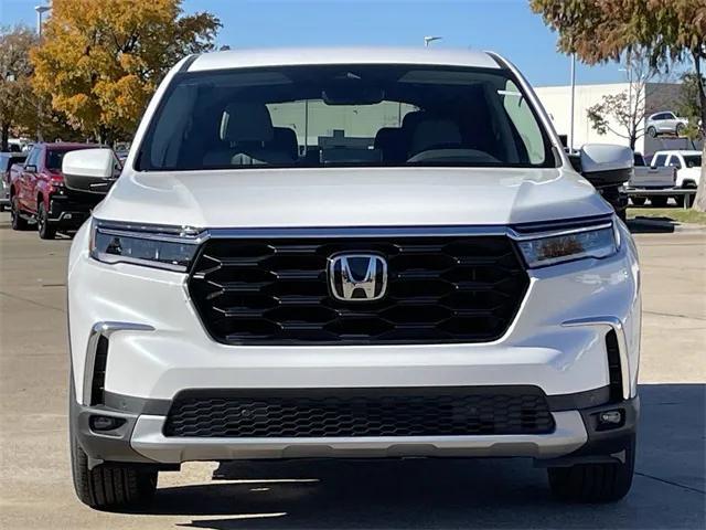 new 2025 Honda Pilot car, priced at $47,450