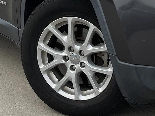 used 2015 Jeep Cherokee car, priced at $8,995