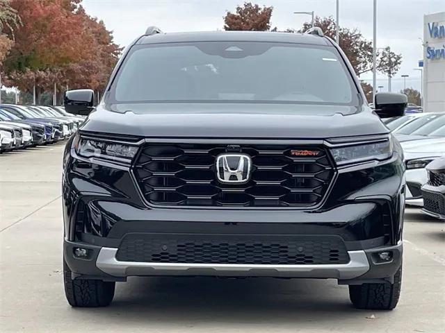 new 2025 Honda Pilot car, priced at $51,580