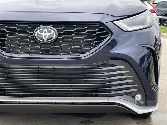 used 2024 Toyota Highlander car, priced at $39,287