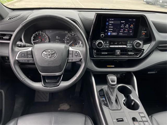 used 2024 Toyota Highlander car, priced at $39,287