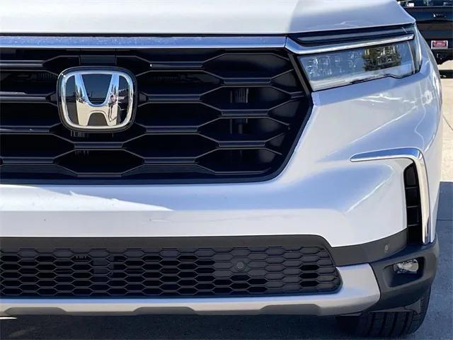 new 2025 Honda Pilot car, priced at $47,450