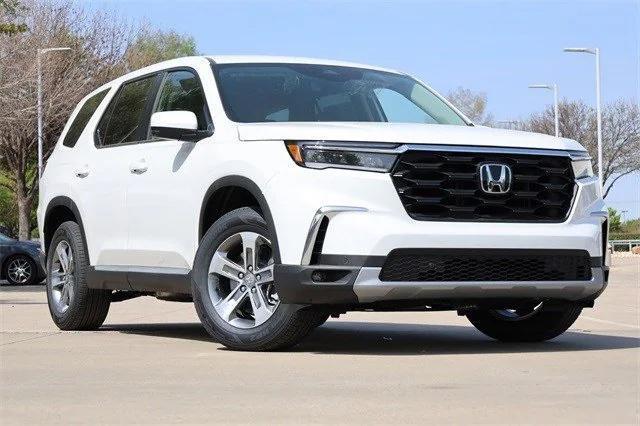 new 2025 Honda Pilot car, priced at $45,405