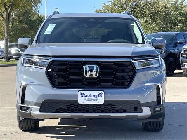 new 2025 Honda Pilot car, priced at $49,350