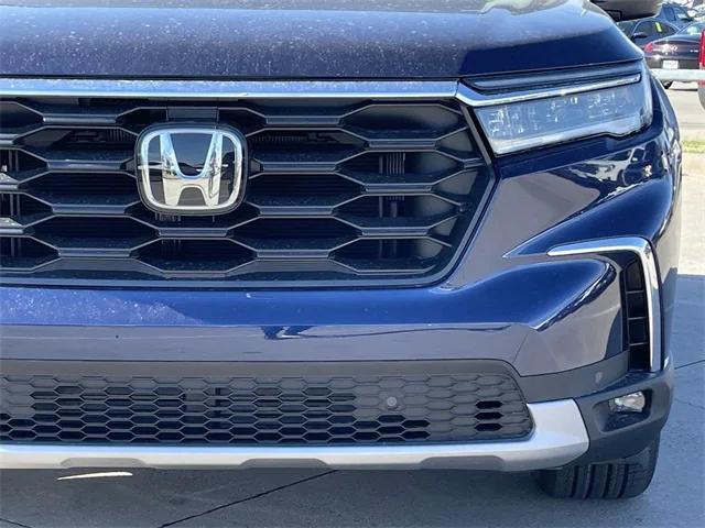 new 2025 Honda Pilot car, priced at $45,645