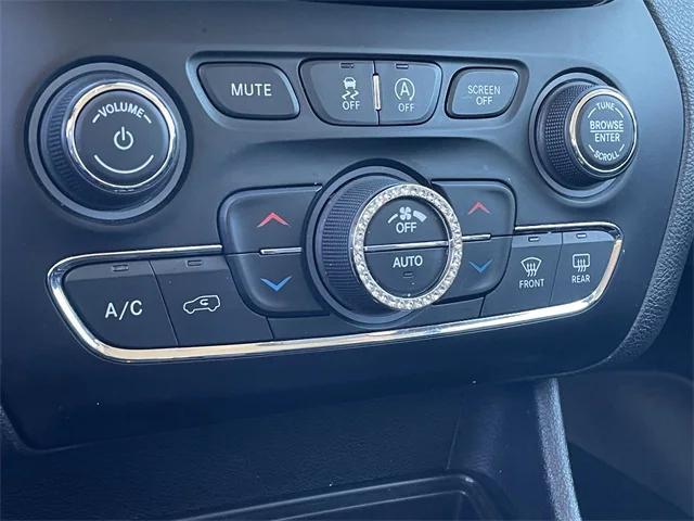 used 2019 Jeep Cherokee car, priced at $13,362