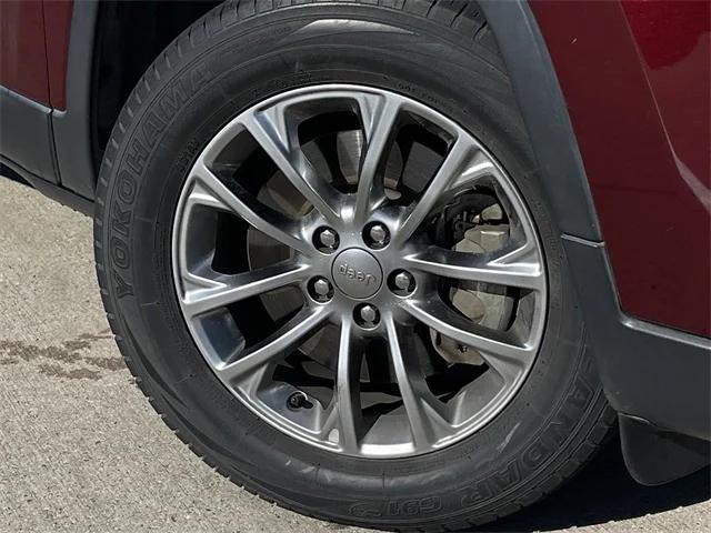 used 2019 Jeep Cherokee car, priced at $13,362