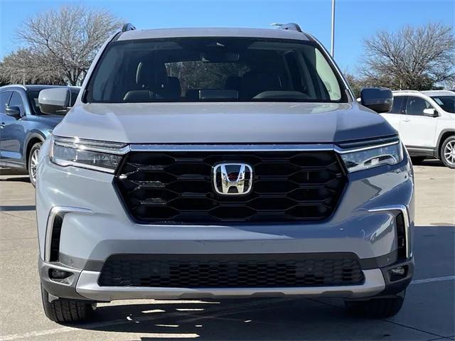 new 2025 Honda Pilot car, priced at $53,350