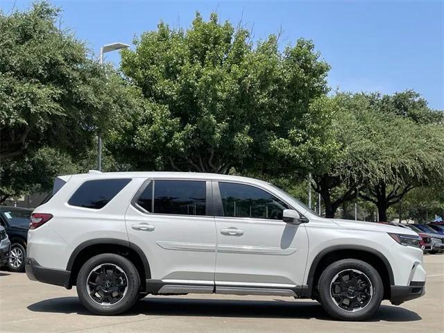 new 2025 Honda Pilot car, priced at $47,900