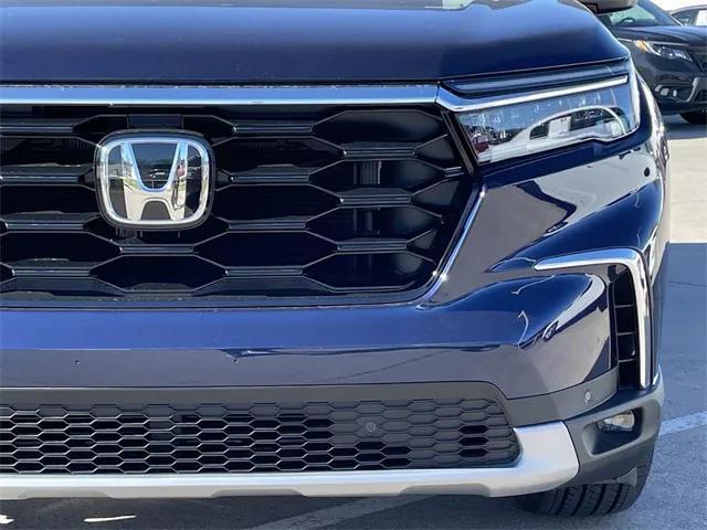 new 2025 Honda Pilot car, priced at $52,715