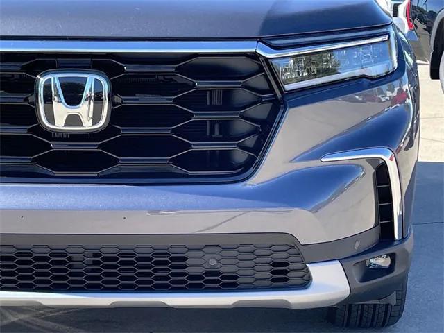 new 2025 Honda Pilot car, priced at $49,885