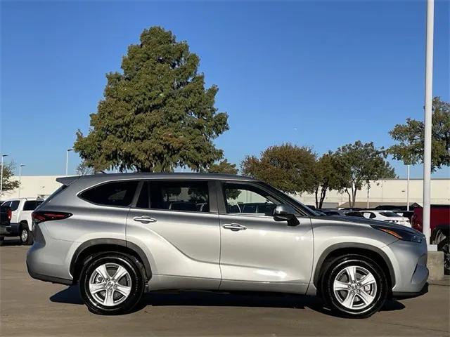 used 2024 Toyota Highlander car, priced at $40,024